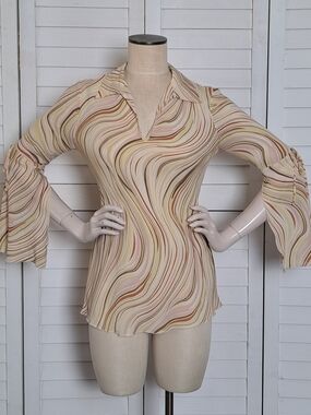 Fun Swirl Print Retro Bell Sleeve Blouse Petite Small Boho Fairy Top